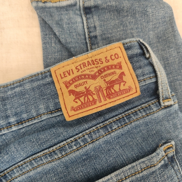 Levi's 711 Skinny Jeans with medium blue wash - Picture 5 of 5